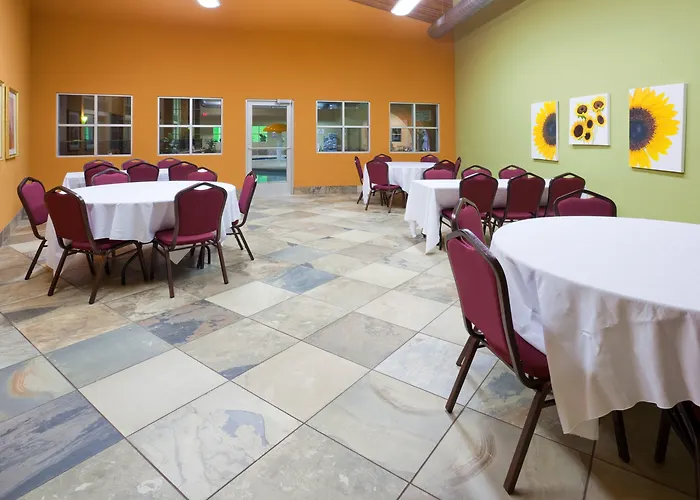Holiday Inn Detroit Lakes - Lakefront By Ihg