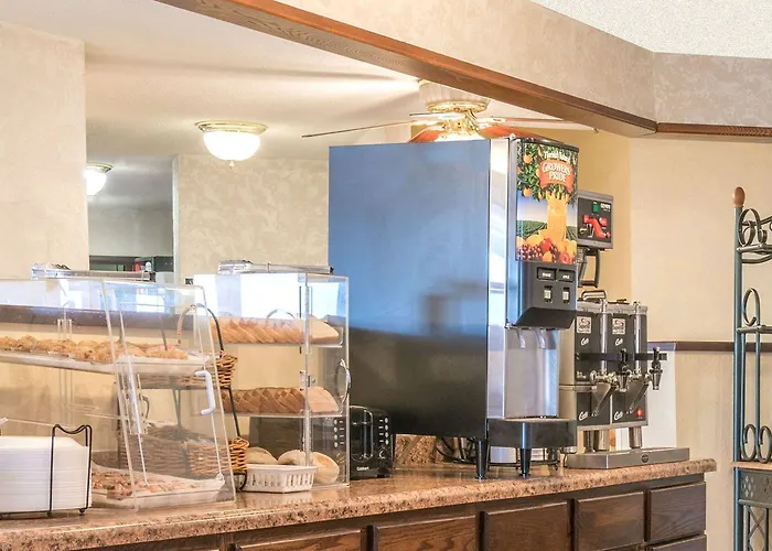 Howard Johnson By Wyndham West Fargo